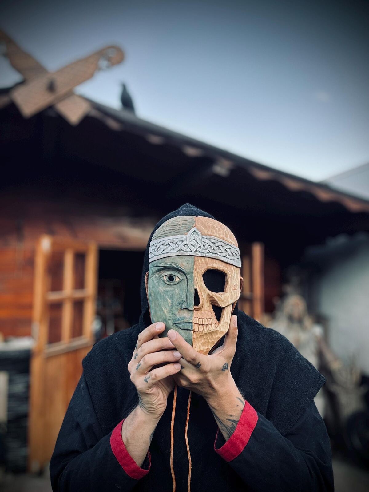 Hel Mask, Wearable