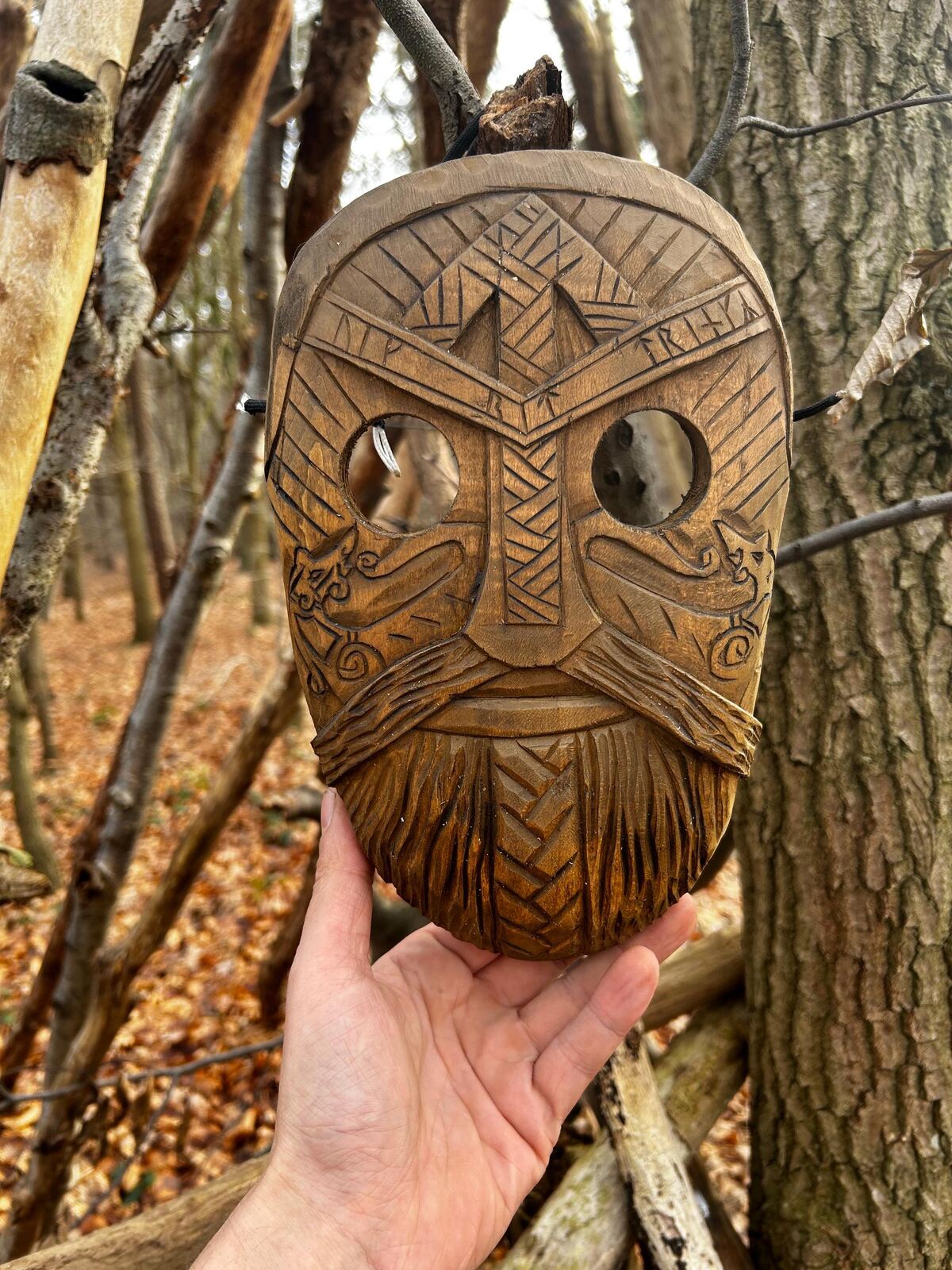 Tyr mask in oak